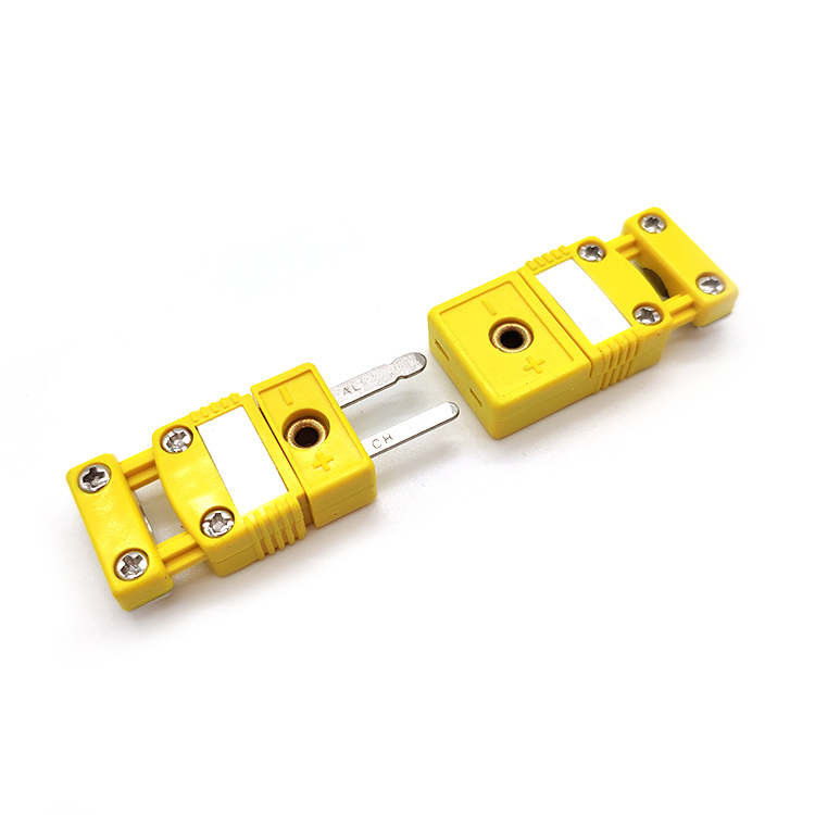 Most Pupular Miniature Size Flat Pin Thermocouple Connector With Plastic Cable Clamp